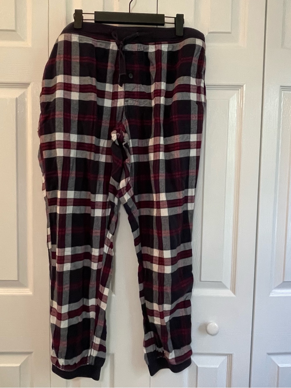 American Eagle Outfitters Men’s Burgundy, Black & White Plaid Joggers